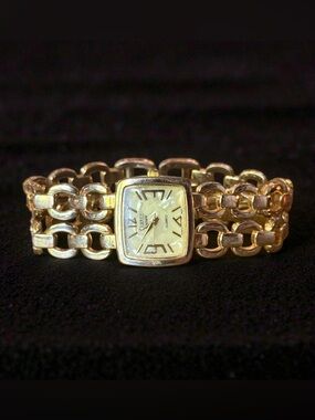 Figaro Couture double chain link quartz watch